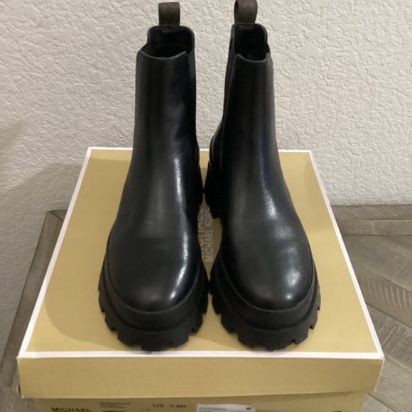 MICHAEL MICHAEL KORS Women's Rowan Pull-On Ankle Chelsea Booties, 7.5 - Picture 2 of 13